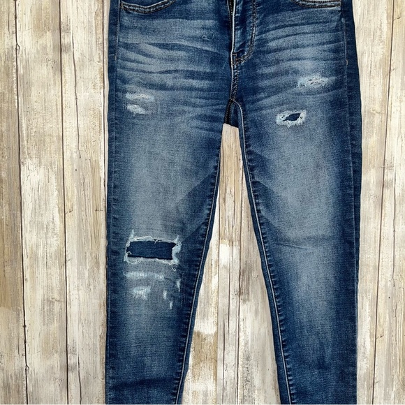 American Eagle Super Stretch Distressed Jegging Short - Picture 3 of 6